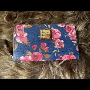 Dooney & Bourke wallet
